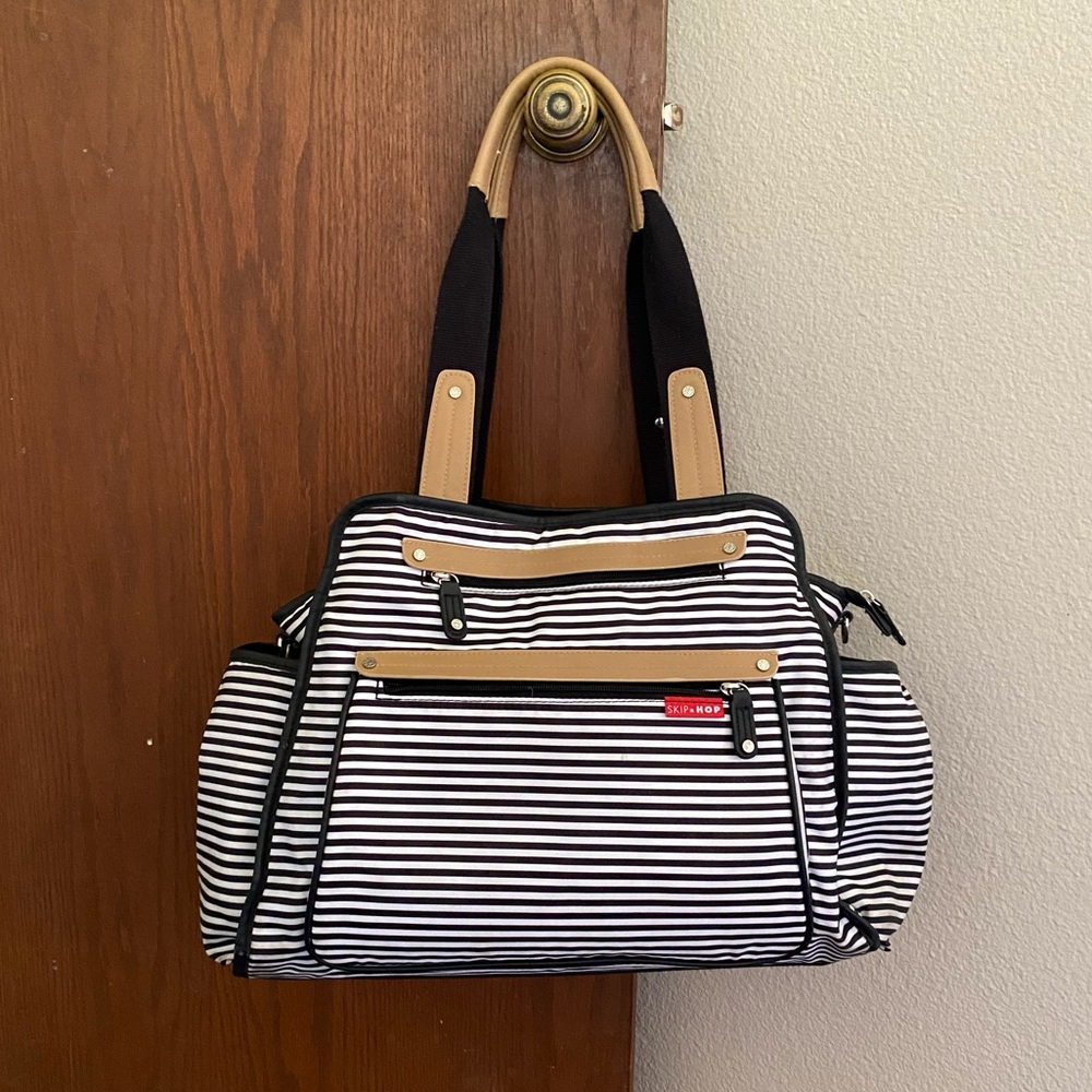 DONATING SOON ❤️ Skip Hop Black + White Diaper Bag